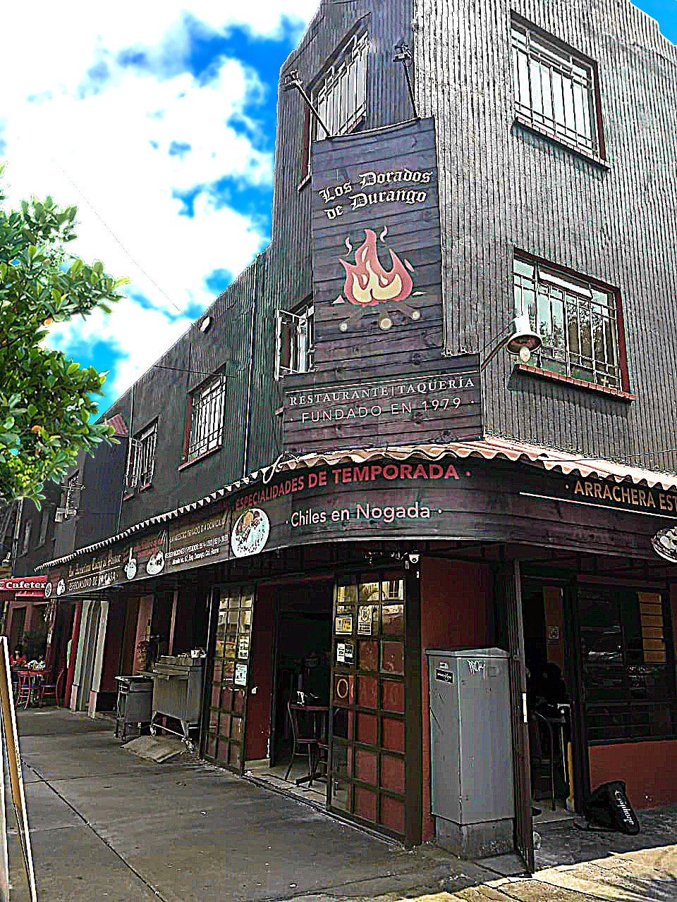Fachada del restaurante Los Dorados de Durango en la colonia Roma