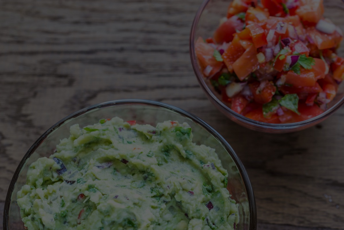 Guacamole con totopos y salsa